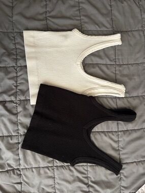 Ribbed Tank Crop Top - Black and white